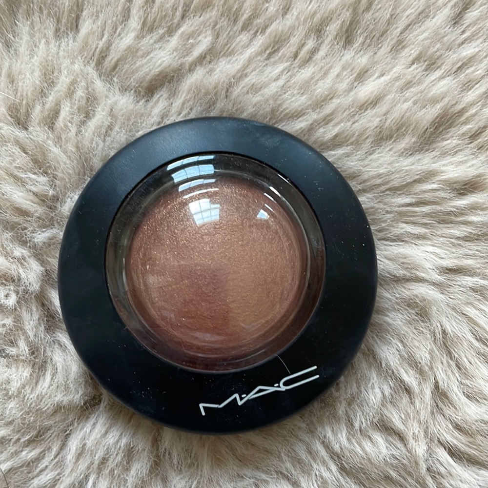 M·A·C Mineralize Blush (Love joy)